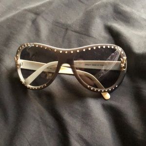 VINTAGE WHITE PLAYBOY SUNGLASSES